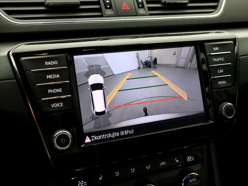 Škoda Superb 2.0 TDI 110kW Style Bi-Xenon - fotka 26 z 38