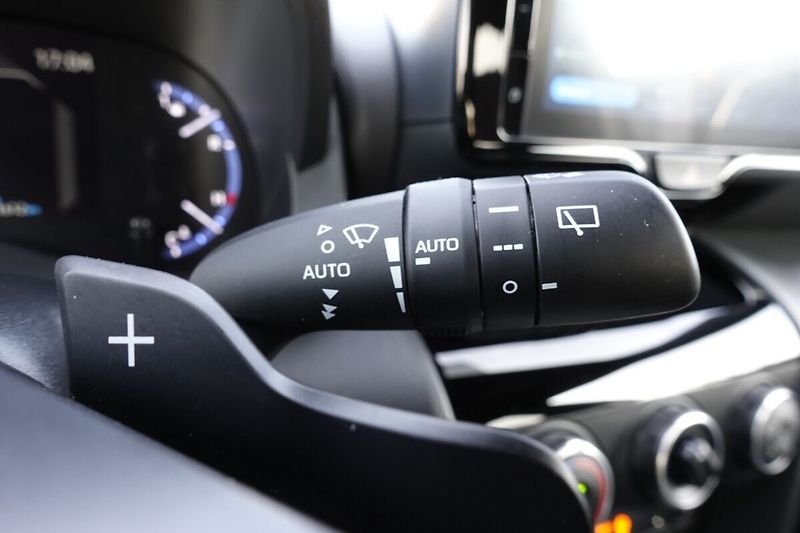 Toyota Yaris Verso 1.5VVTi CVT Comfort Style Tech - fotka 27 z 31