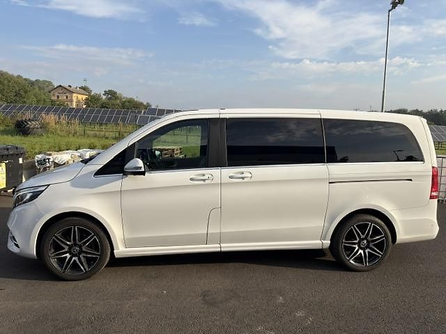 Mercedes-Benz Třídy V (2021) V 300 d 4MATIC AMG Line long - fotka 12 z 27
