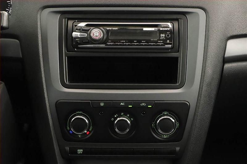 Škoda Octavia (2009) 1.6, nová STK, v provozu - fotka 9 z 11