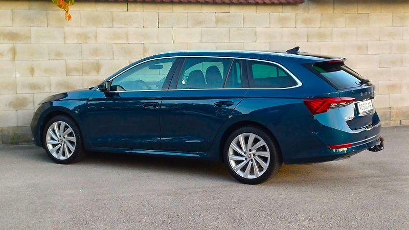Škoda Octavia TDI 110kW DSG 4x4-1.maj-ČR-TZ- - fotka 7 z 50