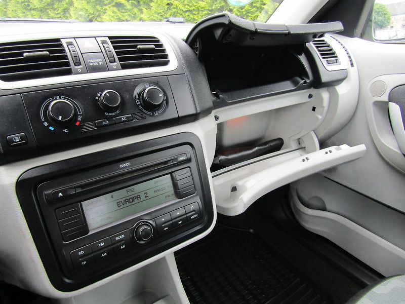 Škoda Roomster (2007) 1.6 16V 77kW - fotka 34 z 36