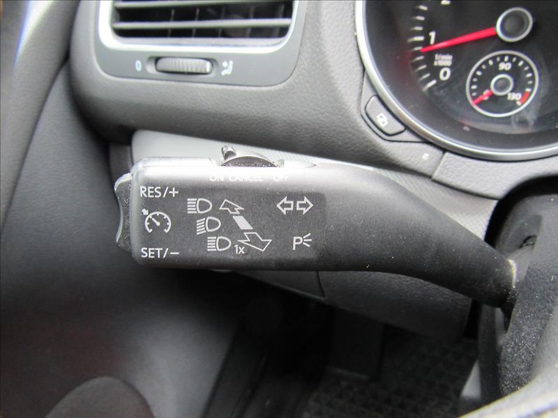 Volkswagen Golf 1,2 TSI 63kW Trendline - fotka 23 z 33