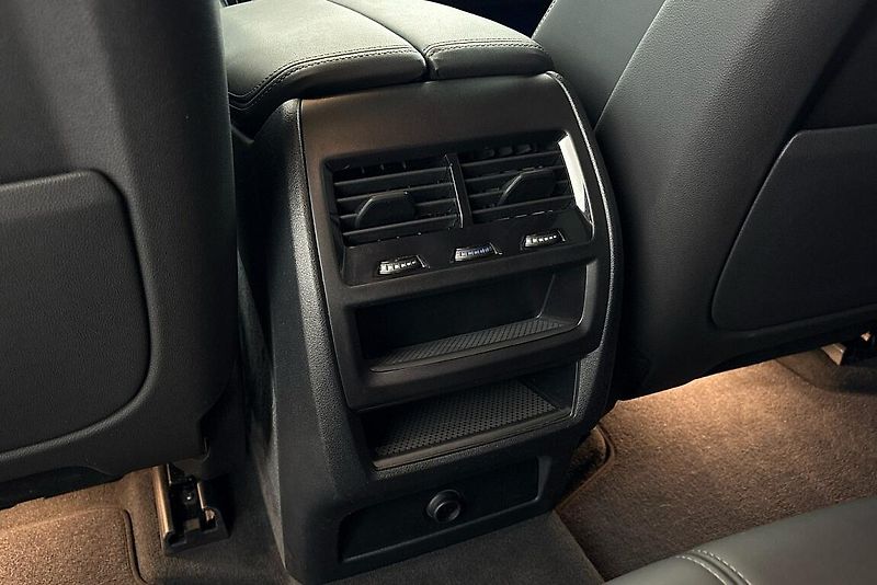 BMW X5 xDrive45e - fotka 26 z 28