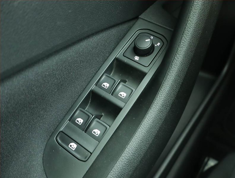 Škoda Kamiq (2023) Scoutline 1.0 TSI - fotka 14 z 15
