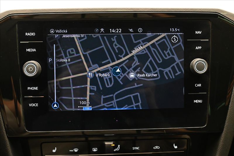 Volkswagen Passat 2,0 TDI 110kW DSG Business Zár - fotka 20 z 32