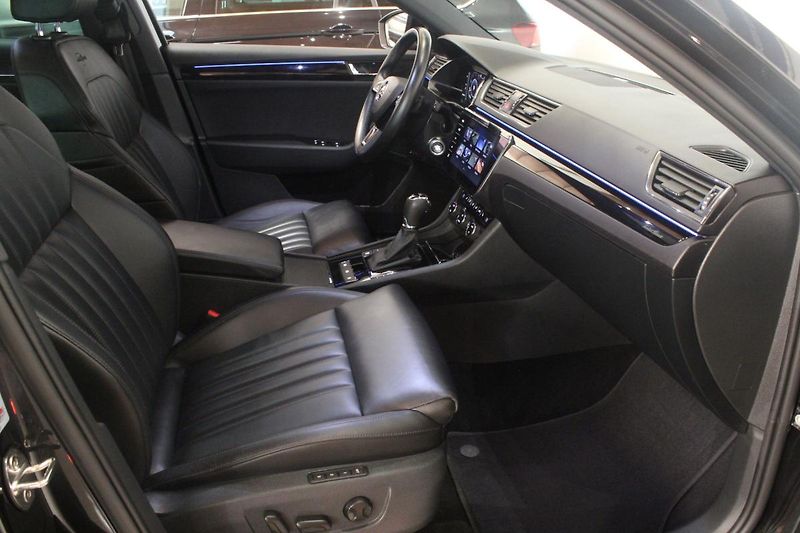 Škoda Superb (2019) 2.0TDI DSG L&K 4x4 Display - fotka 28 z 45