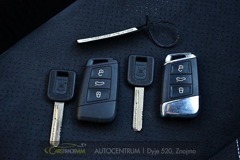Škoda Superb 2,0TDI SPORTLINE DSG ČR 1.MAJ  - fotka 38 z 56