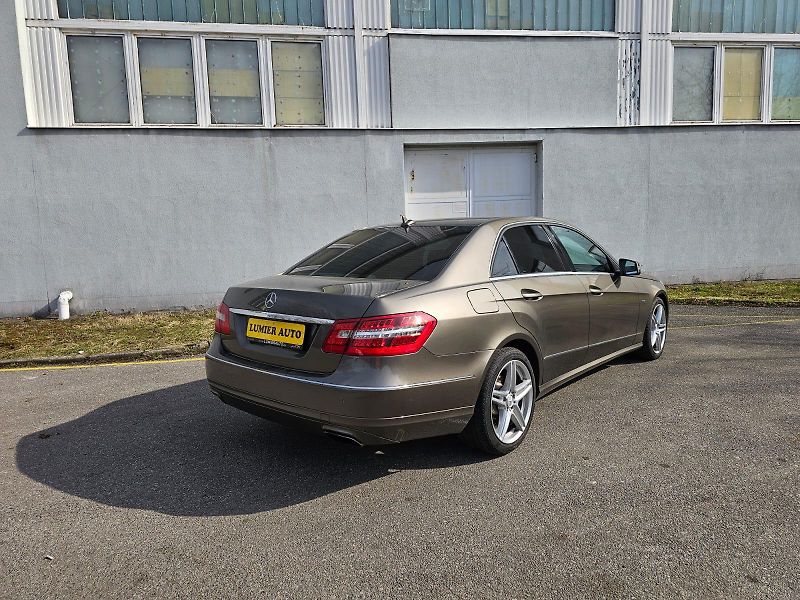 Mercedes-Benz Třídy E (2011) 350 CDi 4Matic 195kw - fotka 7 z 21