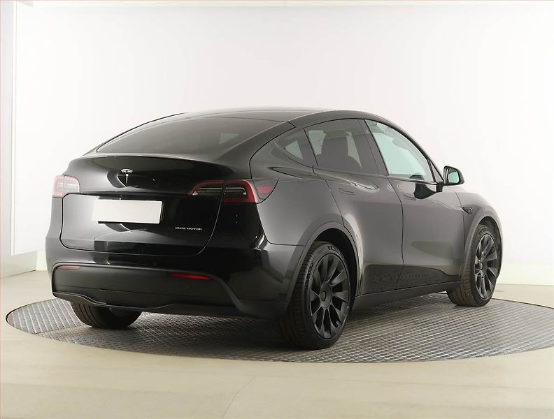 Tesla Model Y (2022) Long Range AWD 79kWh, SoH 92% - fotka 5 z 33