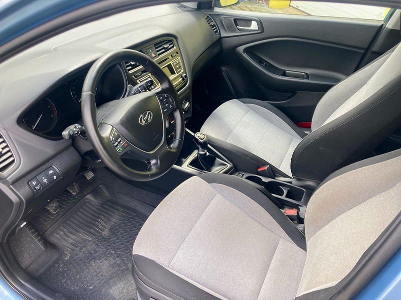 Hyundai i20 1,1CRDi (55kW)*TAŽNÉ ZAŘÍZENÍ* - fotka 11 z 17
