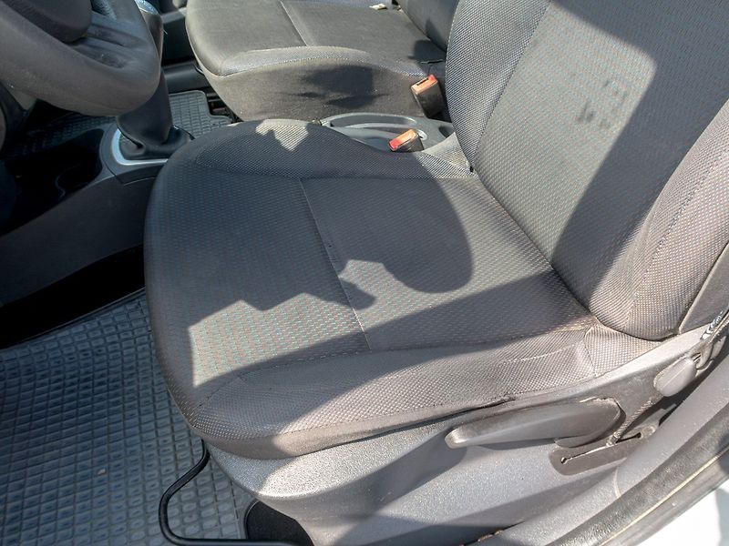 Renault Clio (2006) 1.2i 55KW - fotka 11 z 35