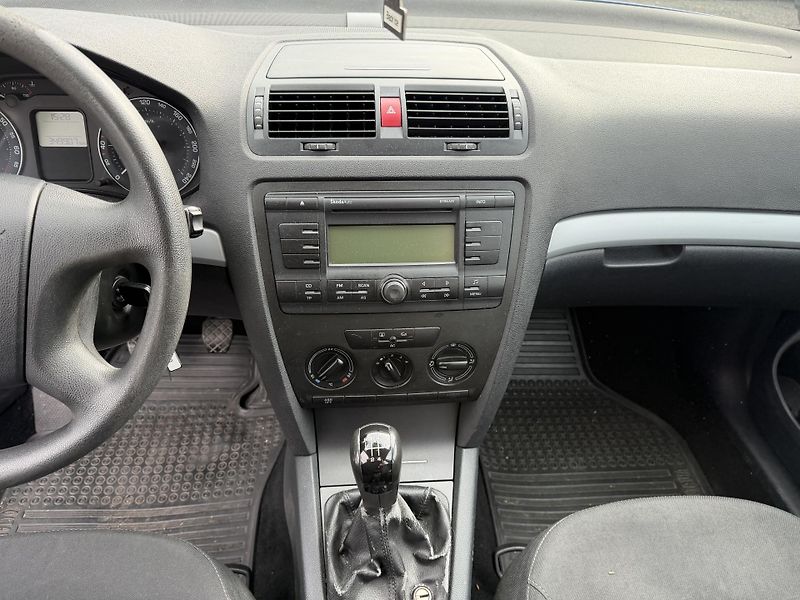 Škoda Octavia 1.6i - fotka 16 z 20