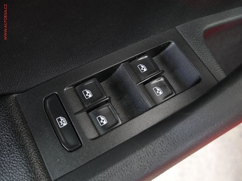 Škoda Octavia (2019) 1.6 TDi, ČR, Style, LED - fotka 17 z 18