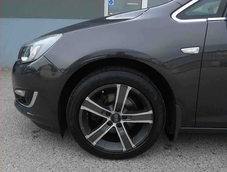 Opel Astra (2014) 1.6 T, Xenony, Tempomat - fotka 15 z 17