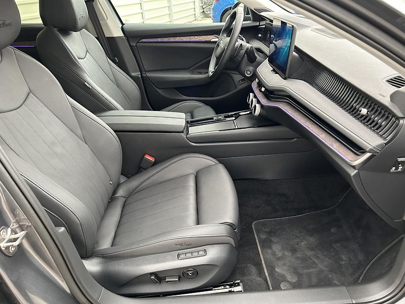 Škoda Superb 2.0 TDI L & K - fotka 27 z 30