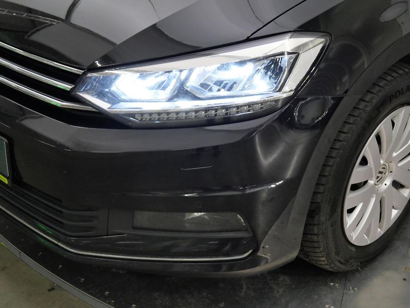 Volkswagen Touran - fotka 9 z 24