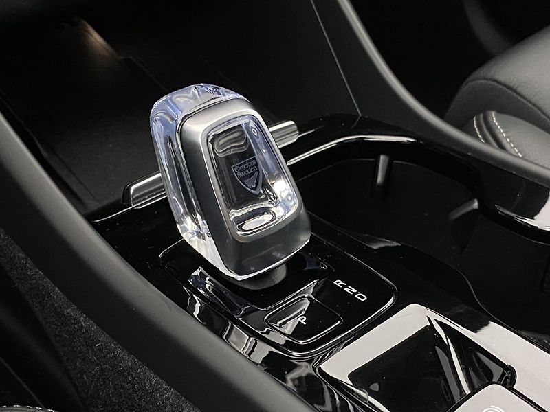 Volvo XC40 B4 DARK ULTIMATE AUT CZ - fotka 28 z 56