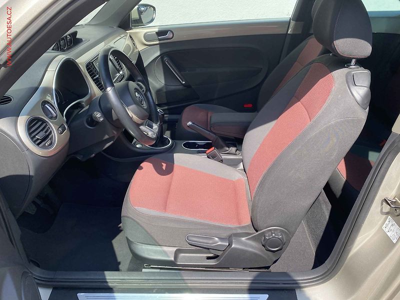 Volkswagen Beetle (2013) 1.4 TSI, AC - fotka 9 z 13