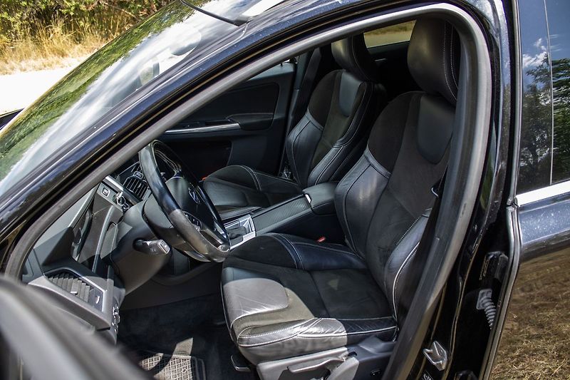 Volvo XC60 Rdesign 140kW 2015 - fotka 12 z 33