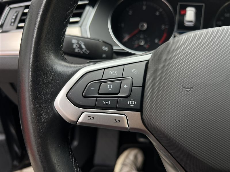 Volkswagen Passat 2,0 TDi DSG ELEGANCE MATRIX - fotka 22 z 36