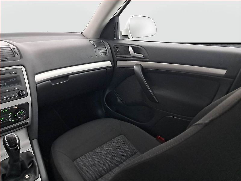 Škoda Octavia (2012) 1.4 TSI, rezervace - fotka 8 z 17