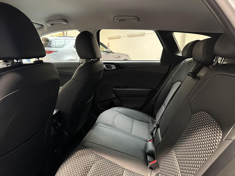 Kia Ceed 1.5 T-GDI 103kW Top SW DCT - fotka 11 z 14
