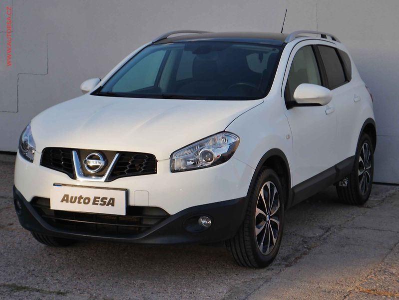 Nissan Qashqai (2011) 1.6i, AC, tempomat - fotka 3 z 21