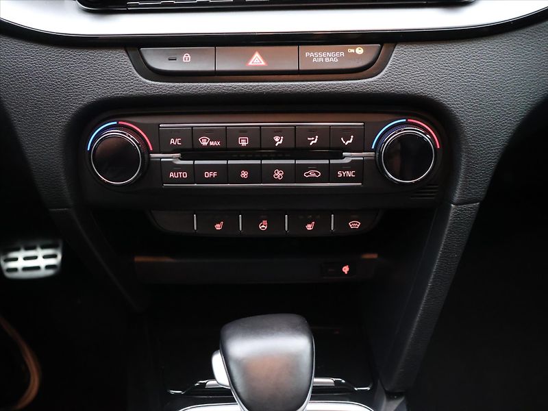 Kia Ceed 1,6 TGDI 150kW GT LED 1.Maj. - fotka 23 z 33
