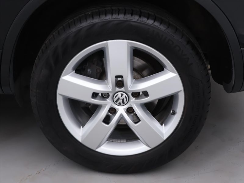 Volkswagen Touareg 3,0 TDI V6 193kW 4x4 Tažné - fotka 27 z 34