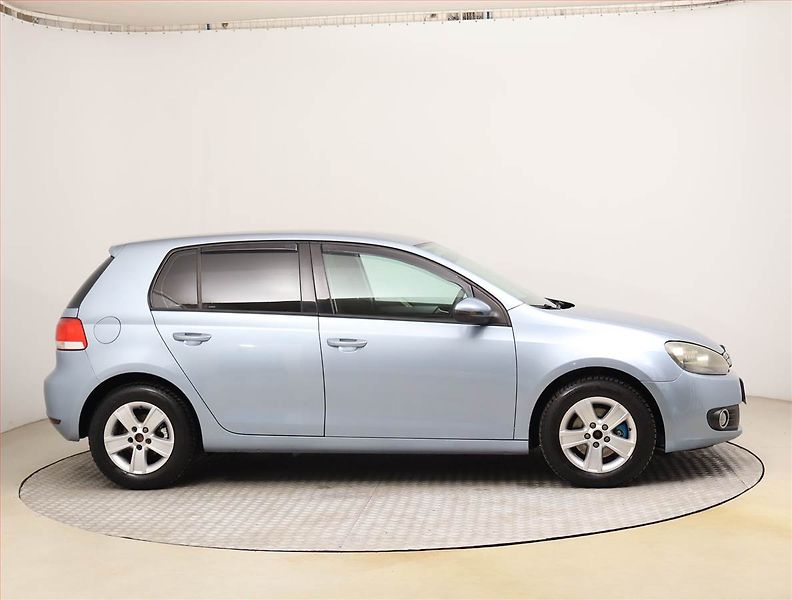 Volkswagen Golf (2009) 1.6 - fotka 6 z 18