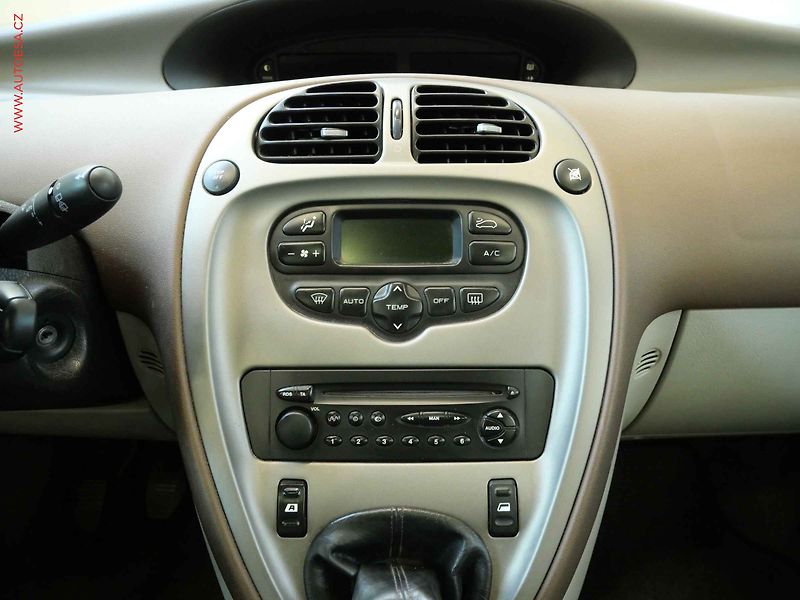 Citroën Xsara Picasso (2005) 1.8i, 1.maj, AC, panor - fotka 13 z 20