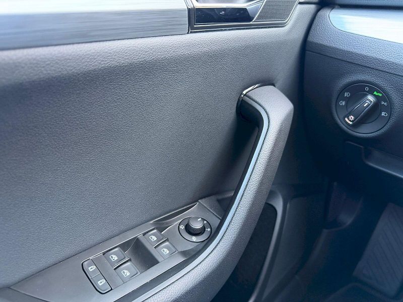 Škoda Superb (2023) 2.0 TDI 110kW DSG Business - fotka 11 z 35