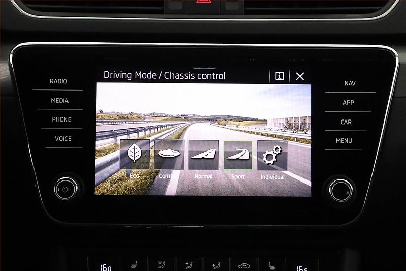 Škoda Superb (2021) Style 2.0 TDI - fotka 13 z 20