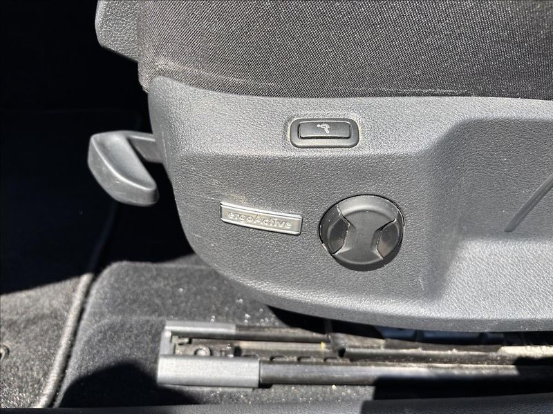 Volkswagen Golf 1,0 TSI 81 kW Comfortline - fotka 24 z 48