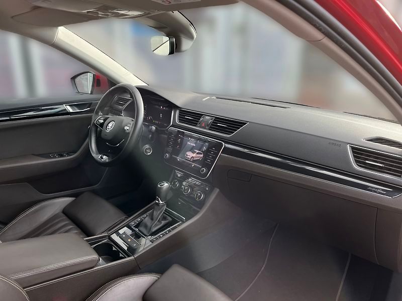 Škoda Superb 2.0 TSI 140kW L&K Combi DSG - fotka 15 z 18