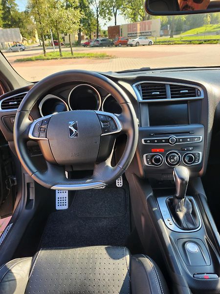 DS Automobiles DS4 (2016) - fotka 10 z 15