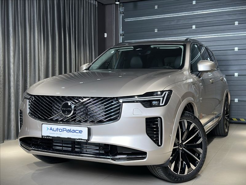 Volvo XC90 (2026) 2,0 T8  Plus Bright - fotka 1 z 25