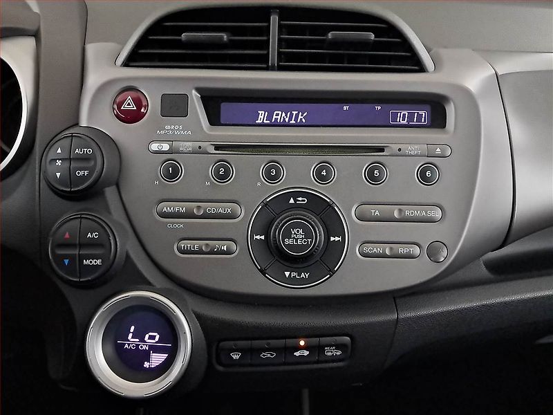 Honda Jazz (2008) 1.4 i-VTEC, nová STK - fotka 12 z 15