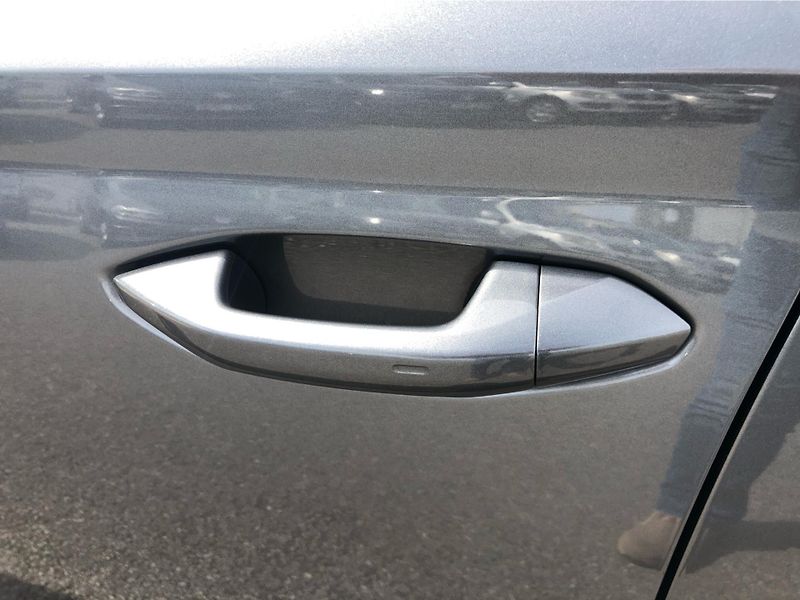 Škoda Octavia COMBI 2.0 TDi DSG 7 st. SPORTL - fotka 27 z 28