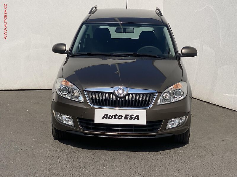 Škoda Roomster (2015) 1.2 TSi, Fresh, TZ, +kola - fotka 2 z 17
