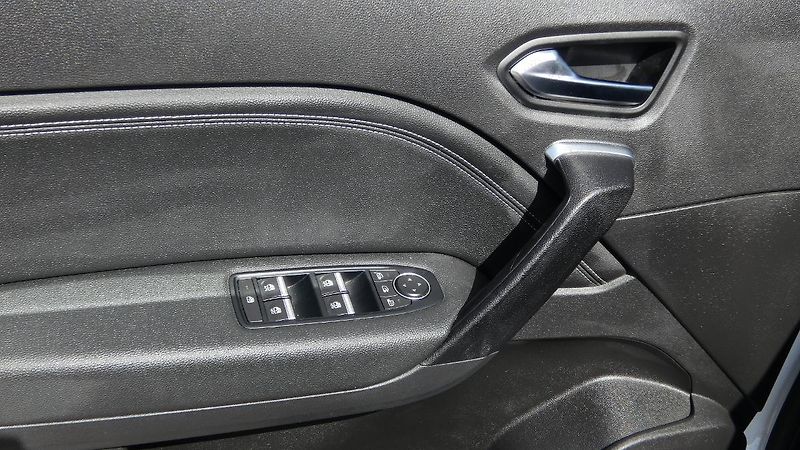 Renault Captur 1,3  TCe 140 Techno EDC - fotka 9 z 22