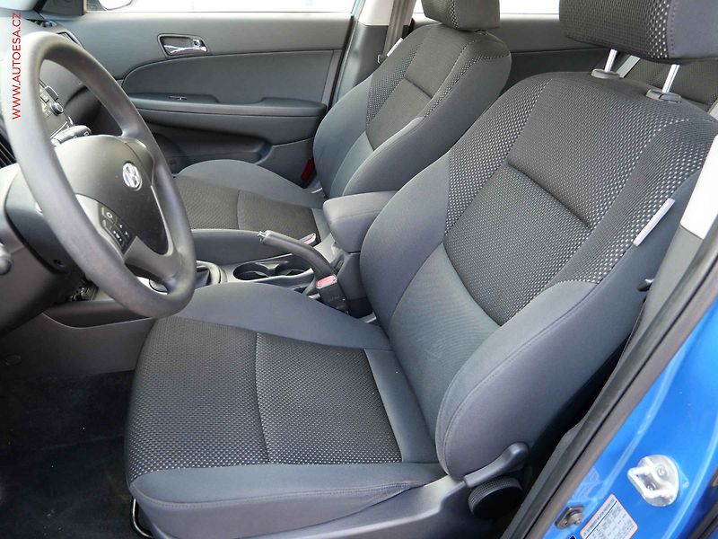Hyundai i30 (2010) 1.4i, 1.maj,ČR, AC, park - fotka 9 z 15