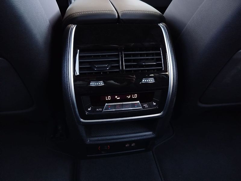 BMW X7 xDrive40d - fotka 32 z 38