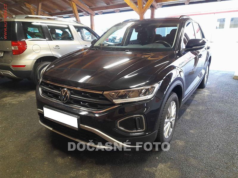 Volkswagen T-Roc (2023) 1.0TSi, Life, LED, autoAC - fotka 1 z 3