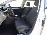 Volkswagen Golf (2022) 1,0TSi /81kW Variant Life - náhled 25