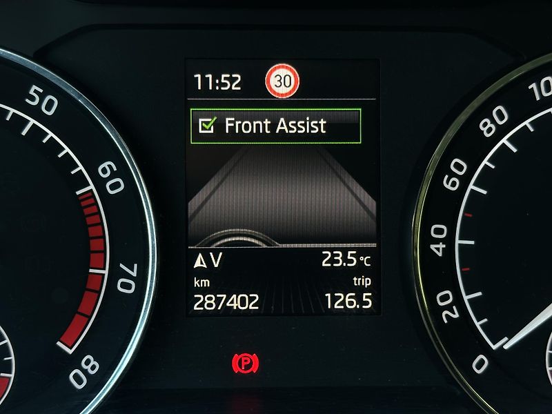 Škoda Superb (2016) 1.8TSI/132kW *STYLE* 1.Maj.  - fotka 13 z 38