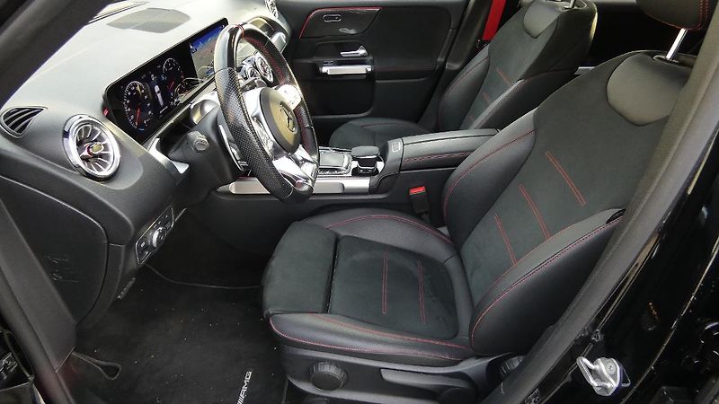 Mercedes-Benz GLB 35 4MATIC AMG - fotka 18 z 23