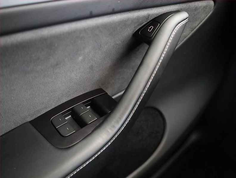 Tesla Model Y (2024) Long Range RWD 79kWh, SoH 92% - fotka 12 z 22