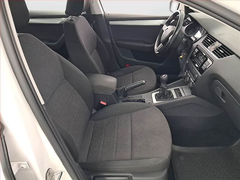 Škoda Octavia (2015) 1.4 TSI, Tempomat - fotka 9 z 13